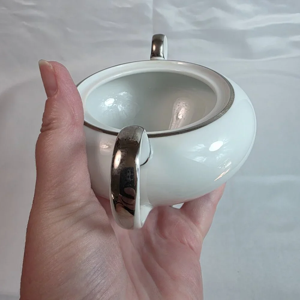 Amcrest Meito Wedding Ring Sugar Bowl & Lid White with Platinum Trim